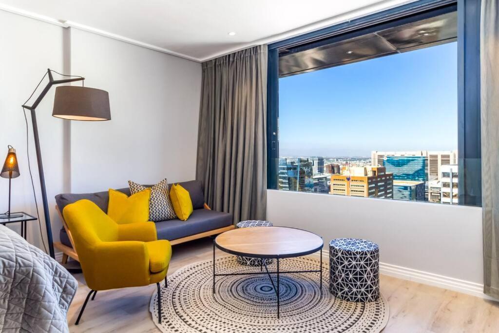 Luxury With Panoramic Views Apartment